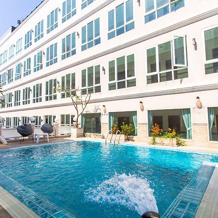 Sun Sky Resort Near Beach Джомтьєн-Біч Екстер'єр фото